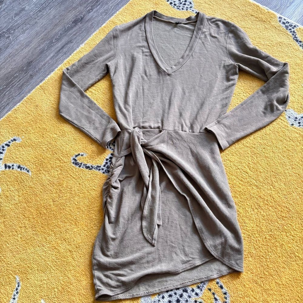 Monrow Supersoft Long Sleeve V Dress XS light brown - tan